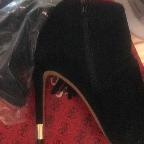 New Guess open toe black suede booties - Picture 5 of 5